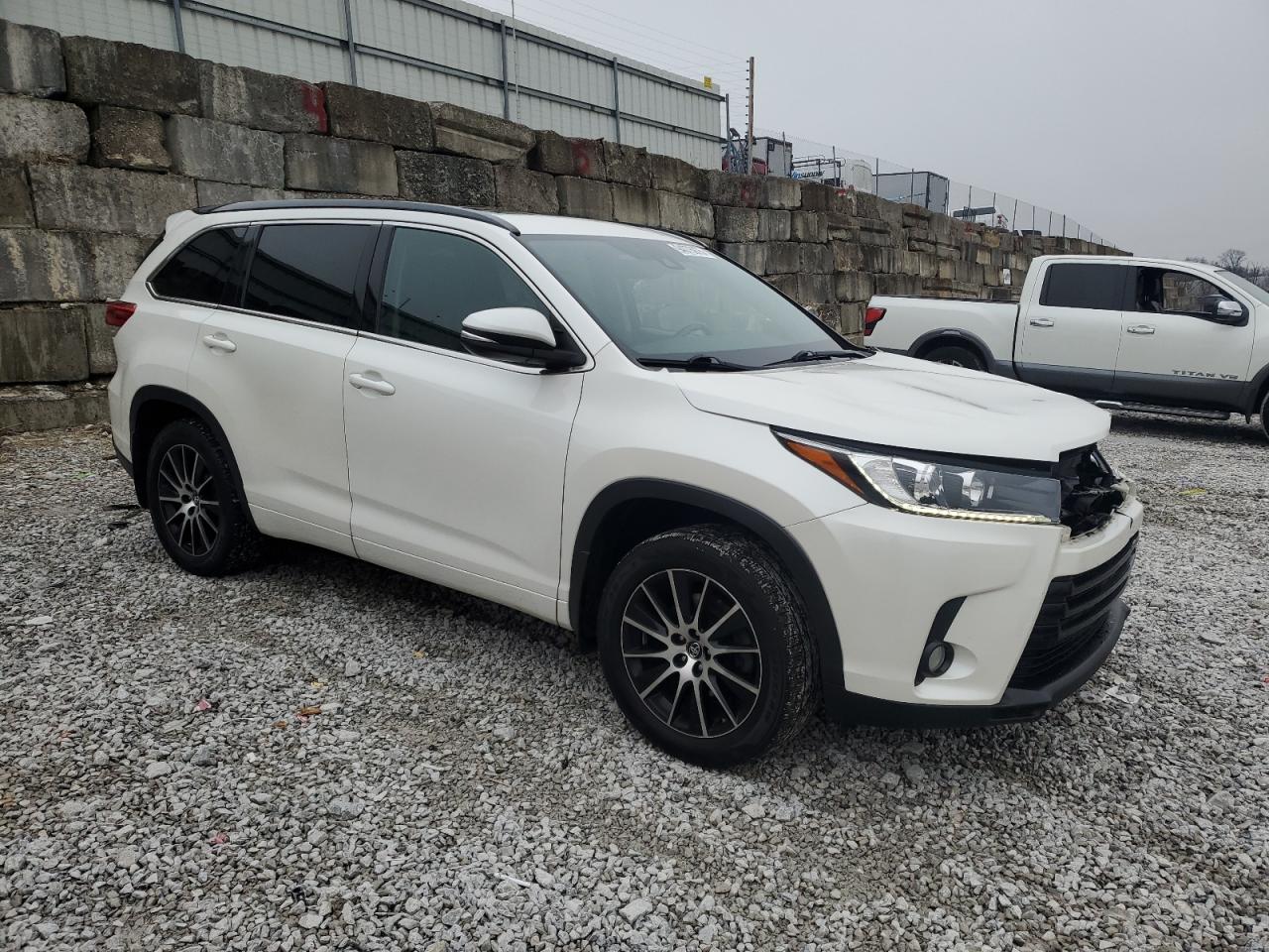 TOYOTA HIGHLANDER SE