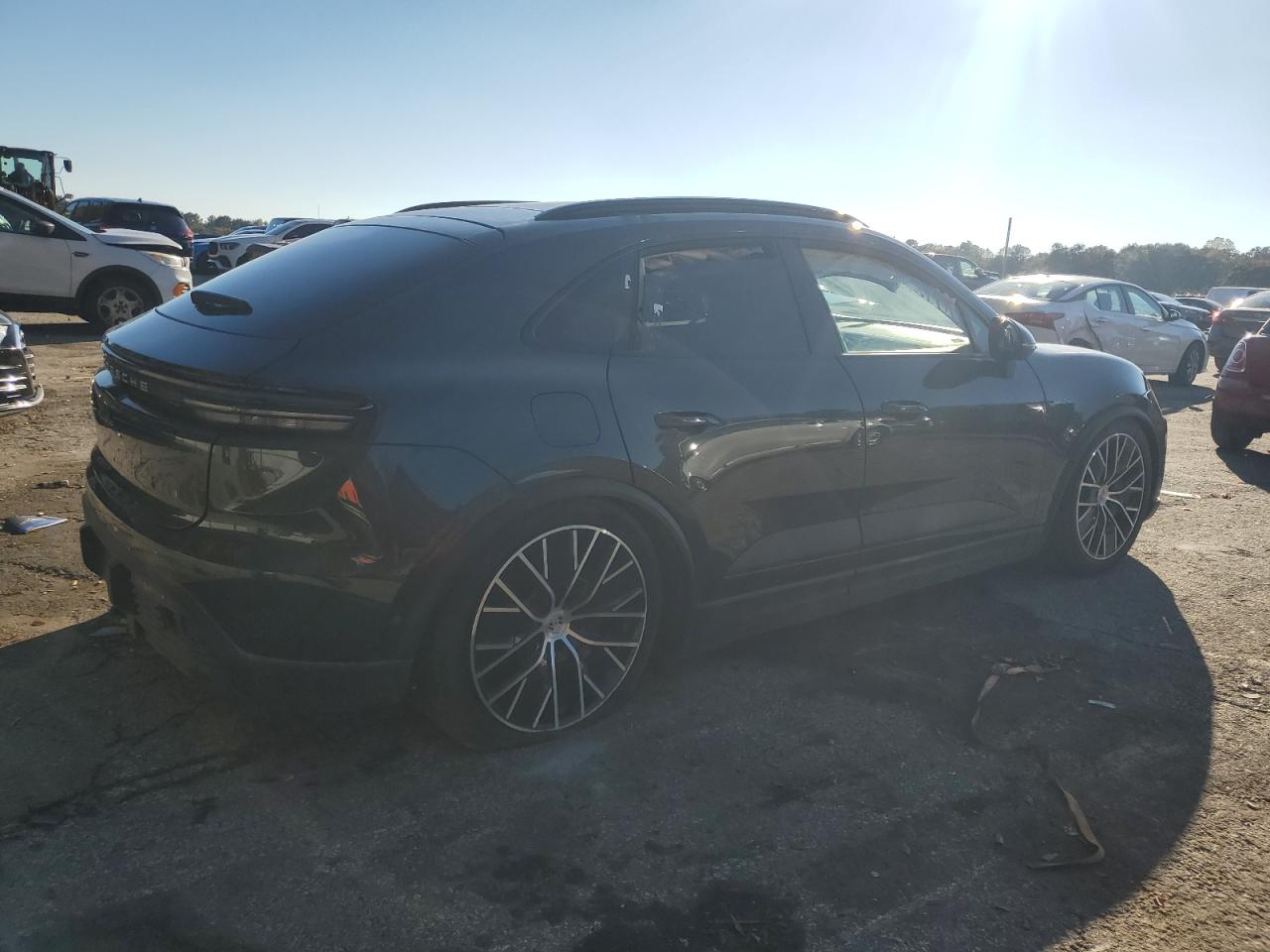 PORSCHE MACAN 4