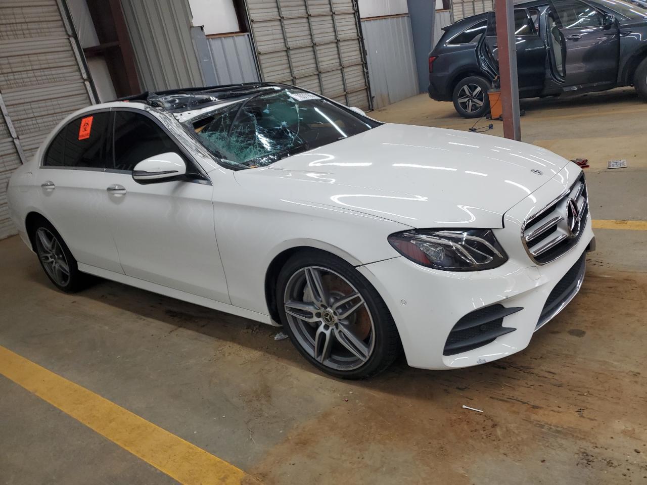 MERCEDES-BENZ E-CLASS 300