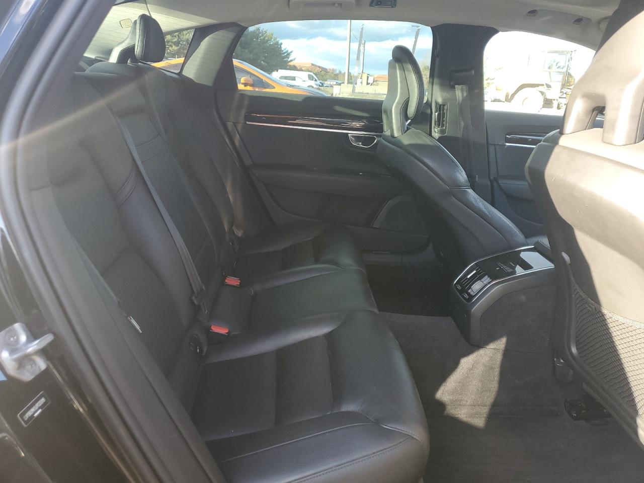 VOLVO S90 T5 MOMENTUM