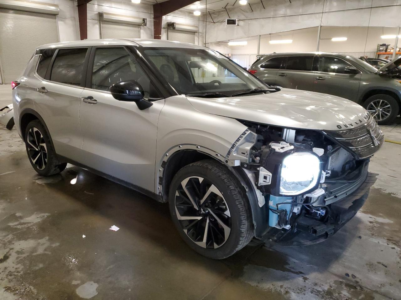 MITSUBISHI OUTLANDER SE