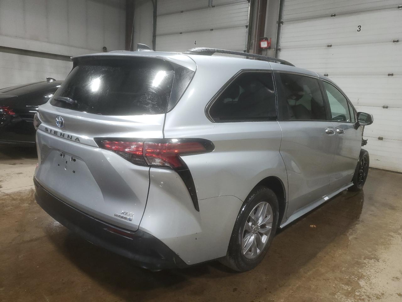 TOYOTA SIENNA XLE