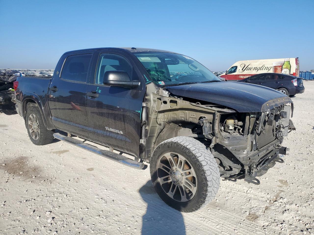 TOYOTA TUNDRA CREWMAX SR5