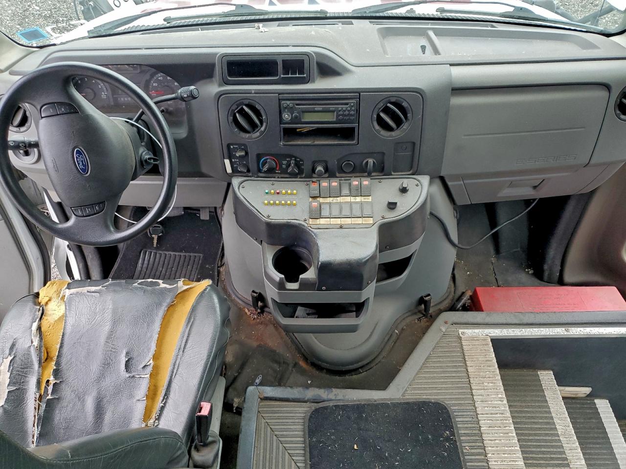 FORD ECONOLINE E350 SUPER DUTY CUTAWAY VAN