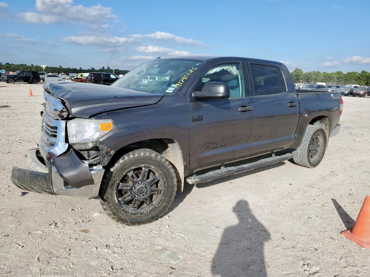 TOYOTA TUNDRA CREWMAX SR5