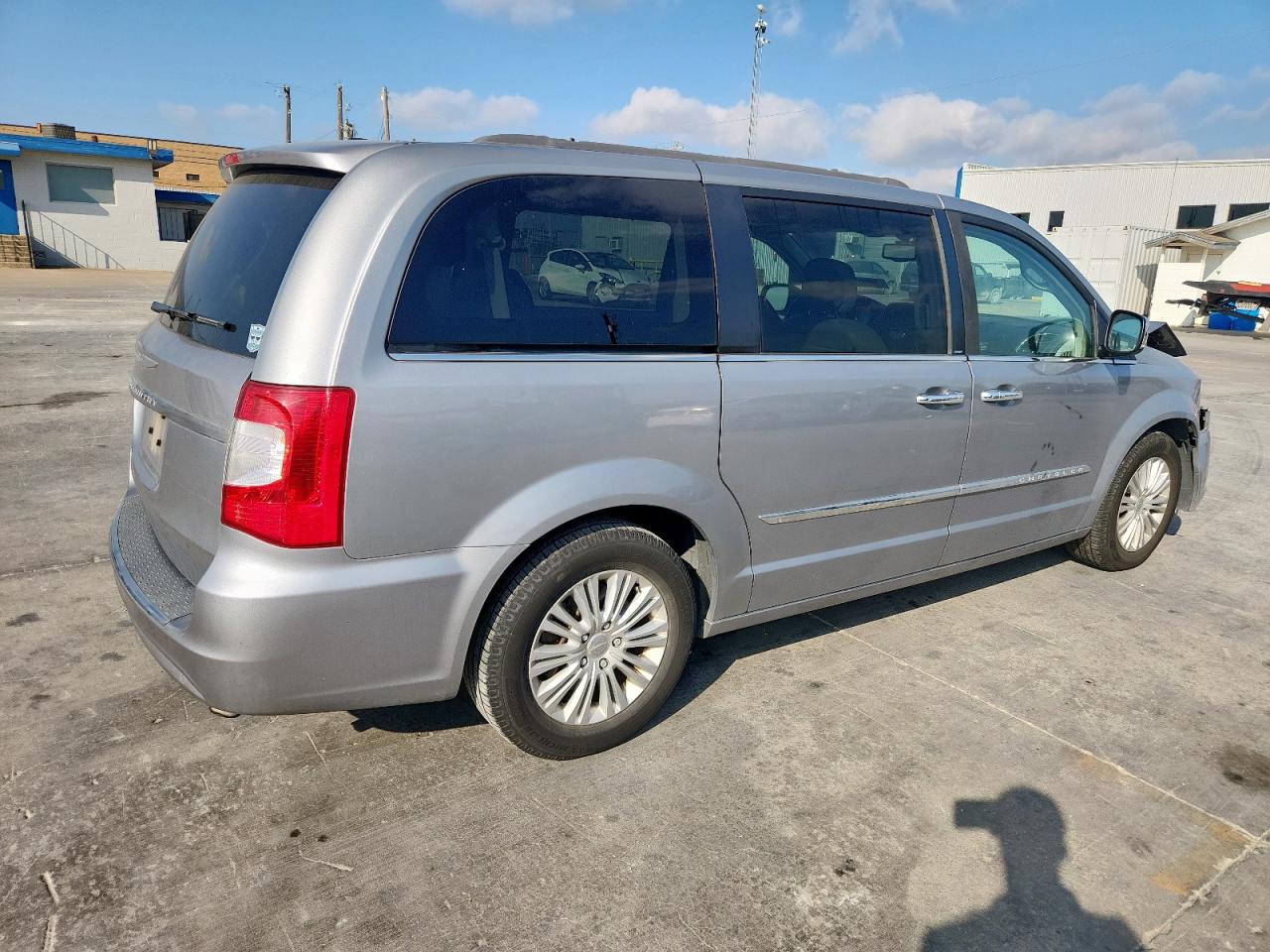 CHRYSLER TOWN & COUNTRY TOURING L