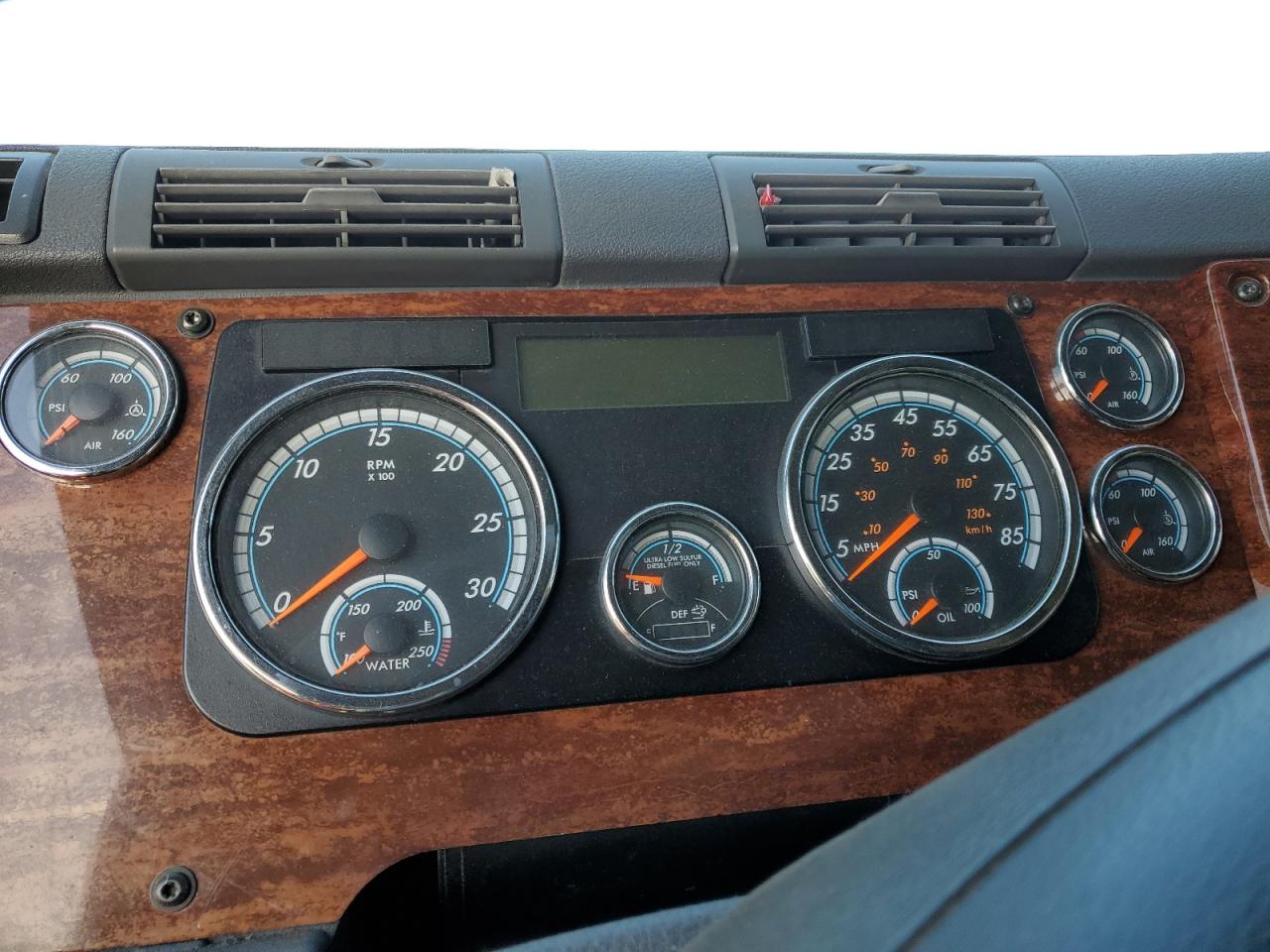 Lot #3287273010 2017 FREIGHTLINER CASCADIA 1