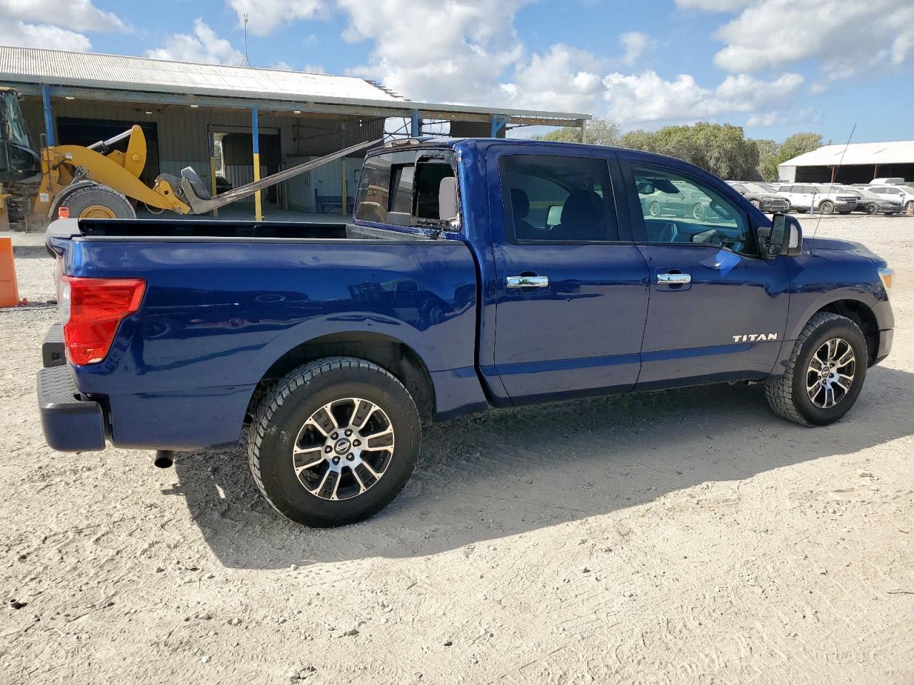 NISSAN TITAN SV