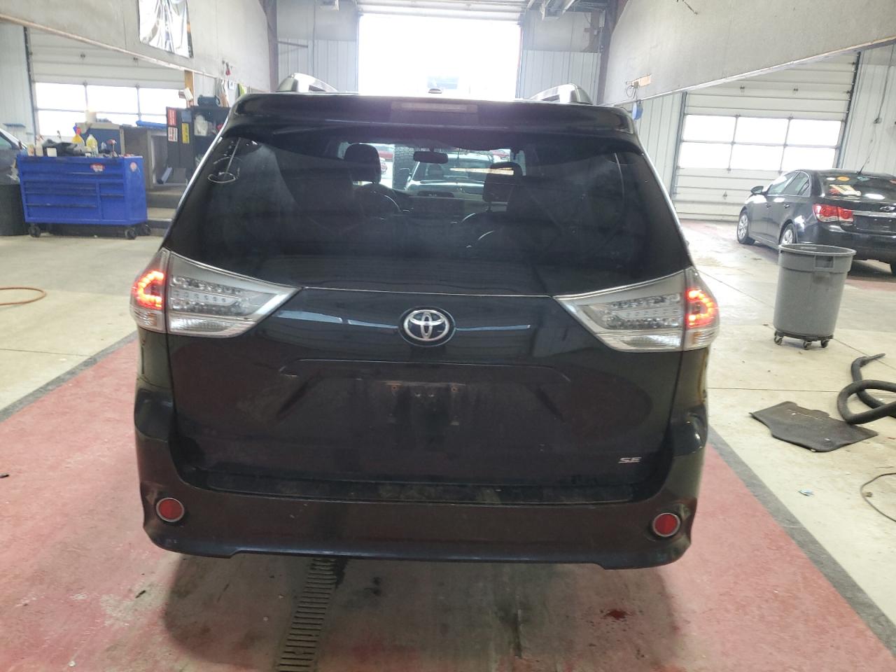TOYOTA SIENNA SPORT
