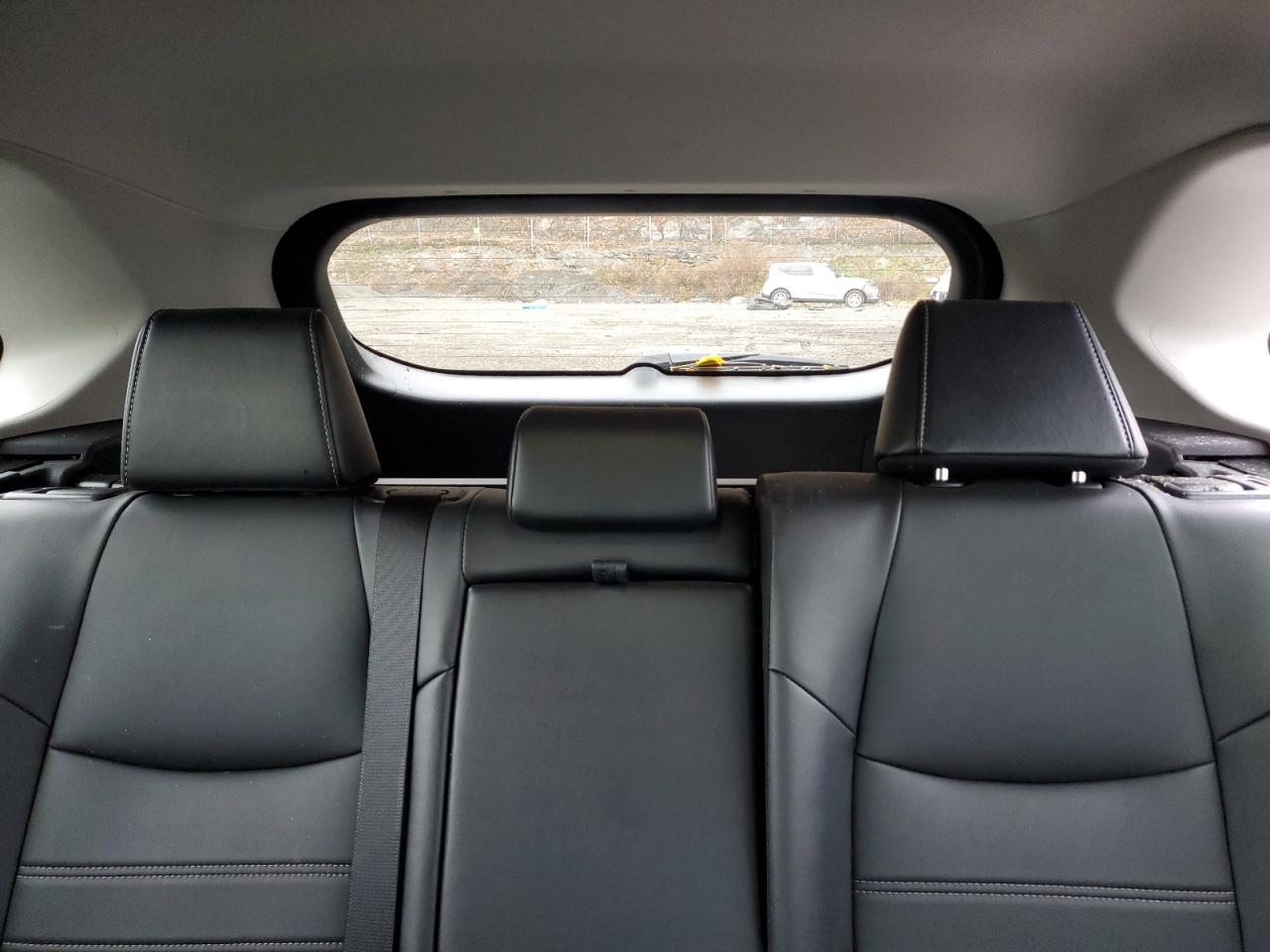 TOYOTA RAV4 XLE PREMIUM