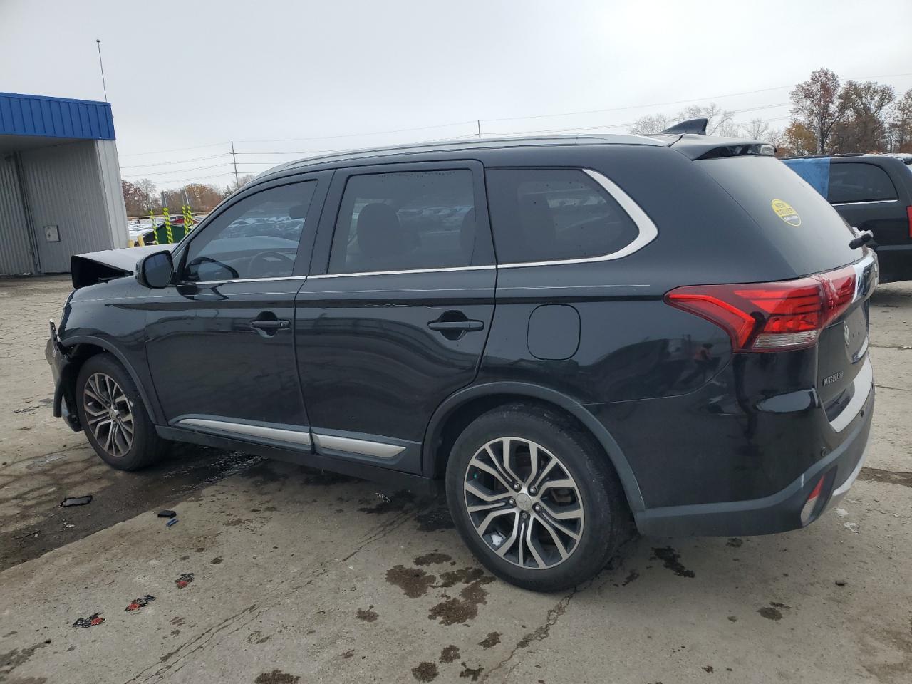 MITSUBISHI OUTLANDER SE