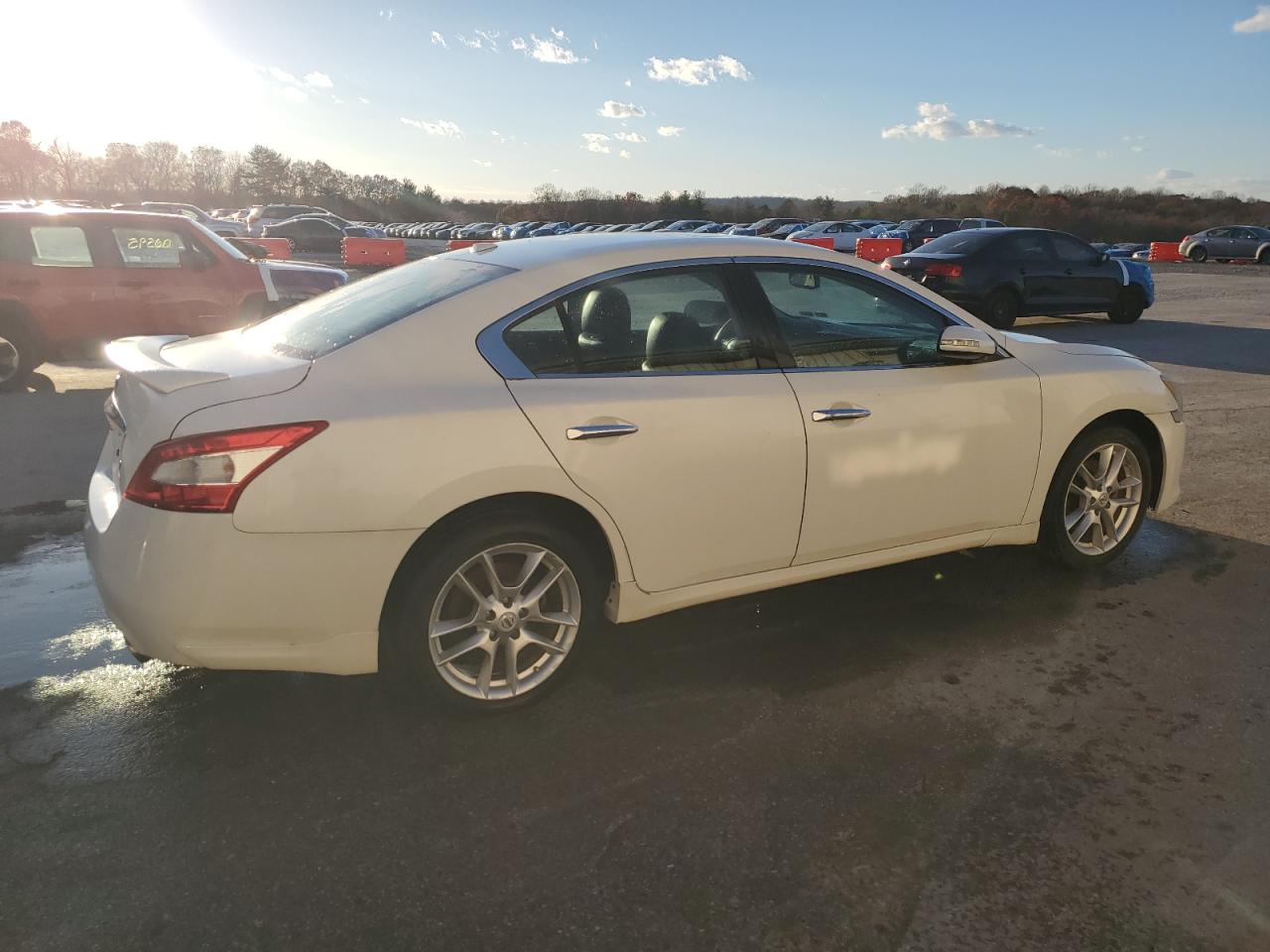 NISSAN MAXIMA S