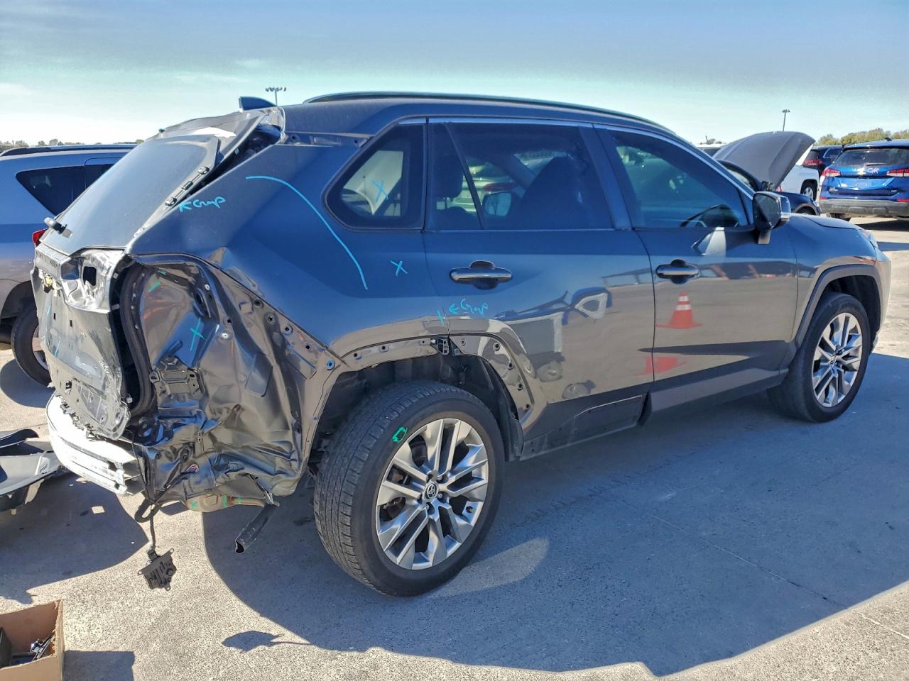 TOYOTA RAV4 XLE PREMIUM