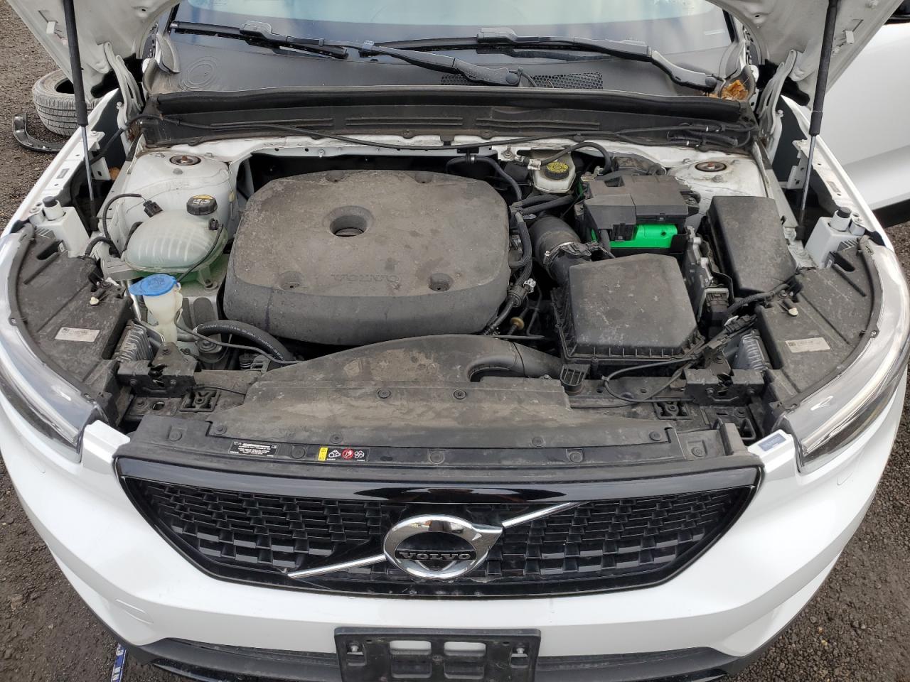 VOLVO XC40 T5 R-DESIGN