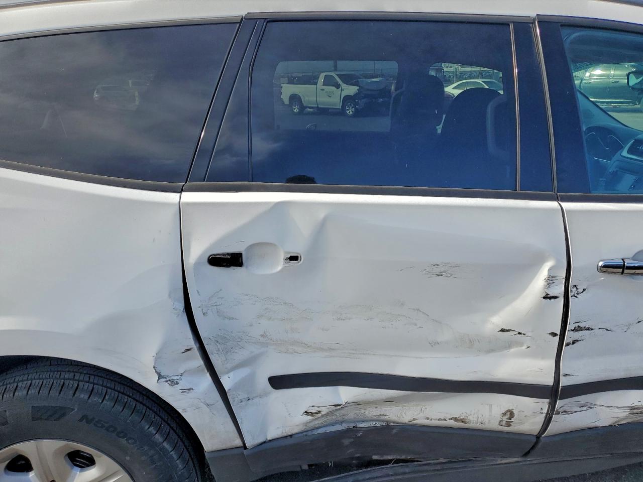 CHEVROLET TRAVERSE LS