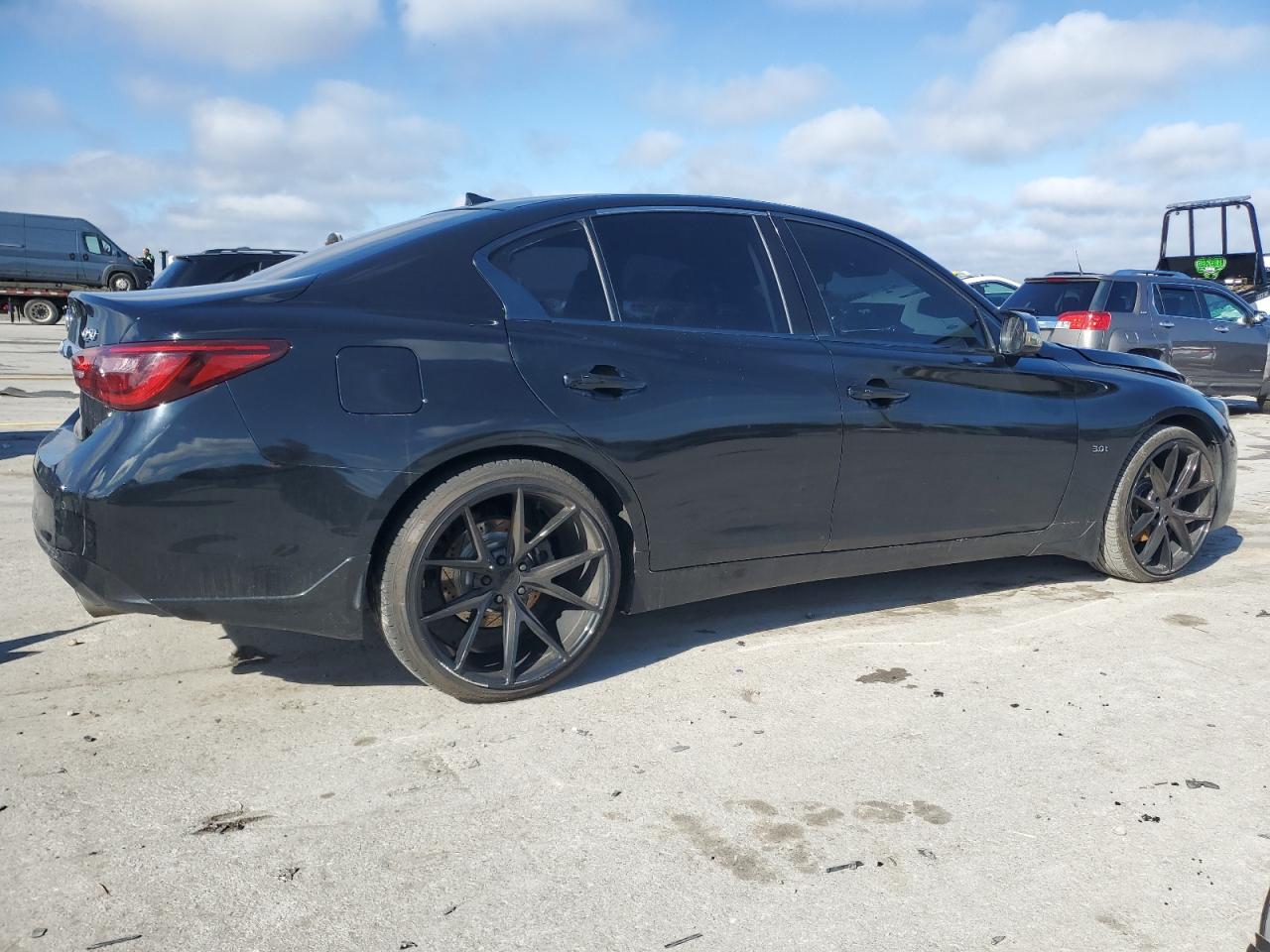 INFINITI Q50 LUXE
