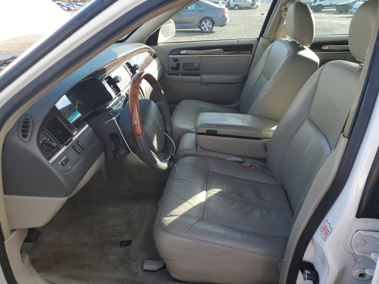 LINCOLN TOWN CAR SIGNATURE LIMITED