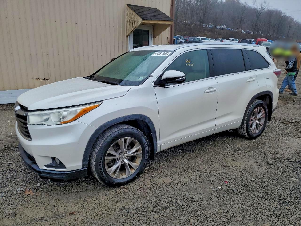 Lot #3315665772 2015 TOYOTA HIGHLANDER