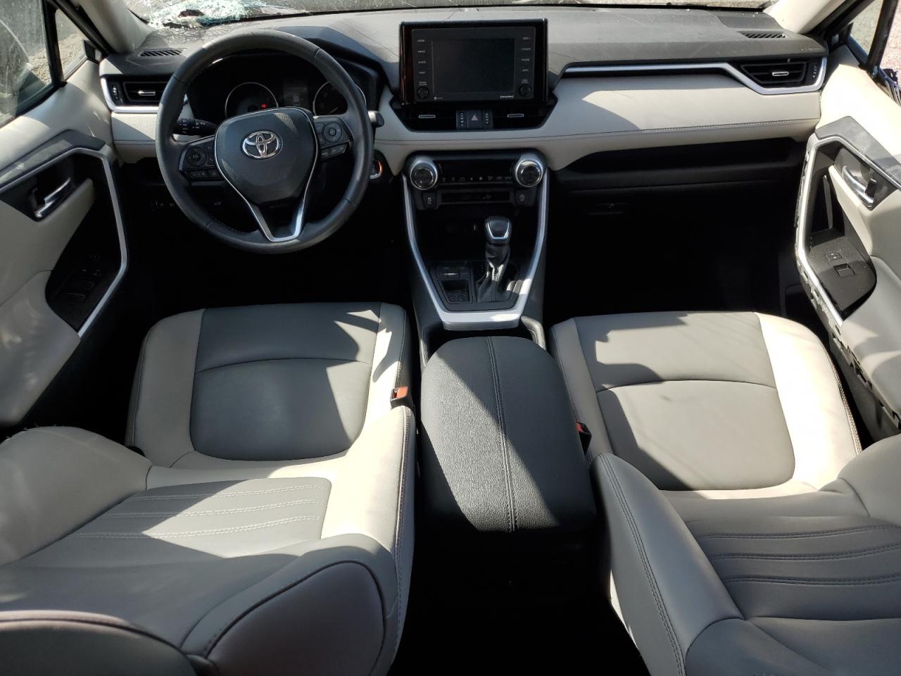 TOYOTA RAV4 XLE PREMIUM