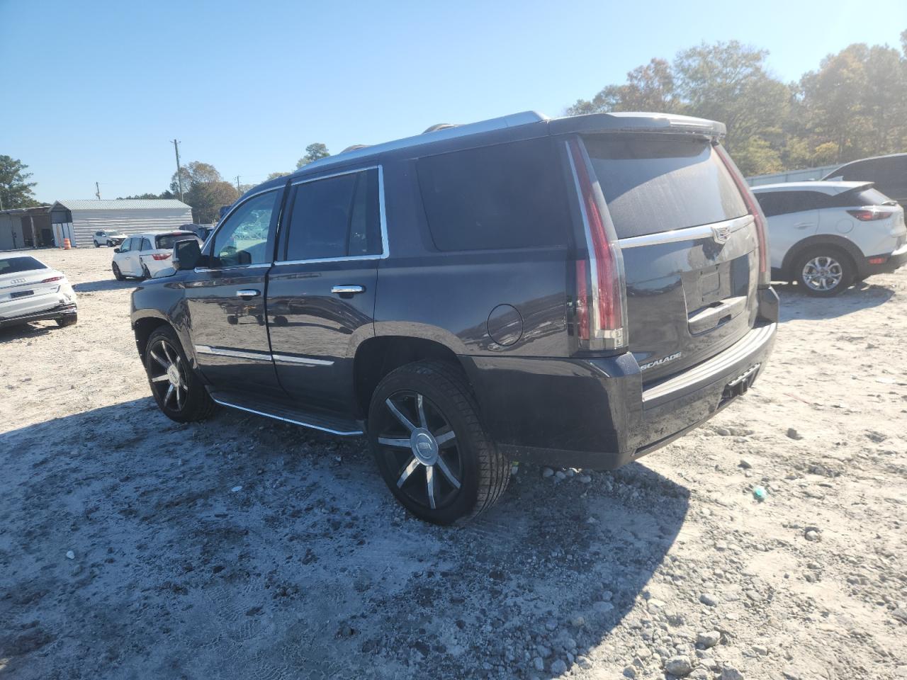 CADILLAC ESCALADE LUXURY
