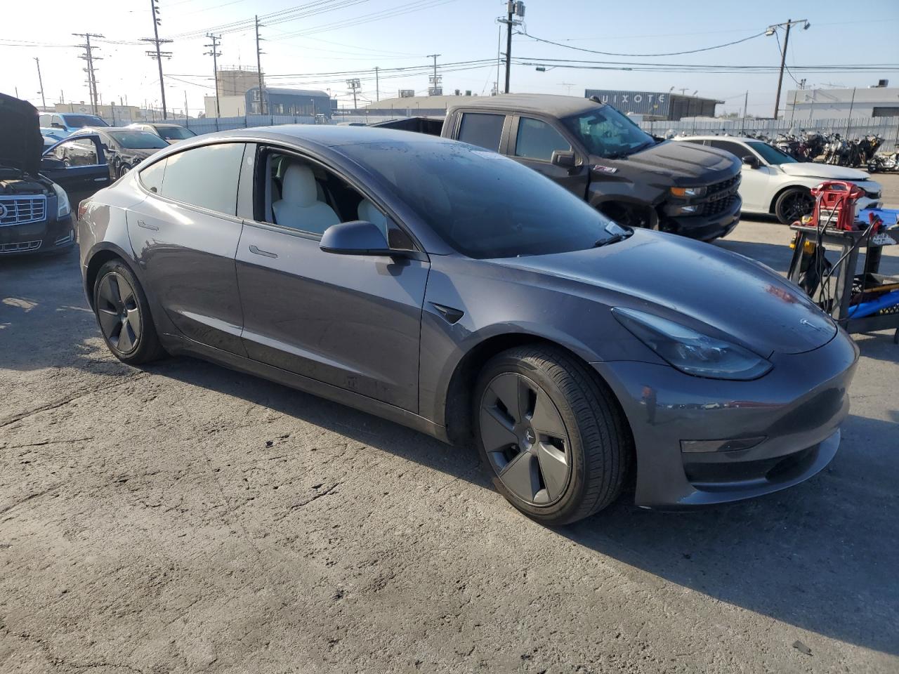 TESLA MODEL 3