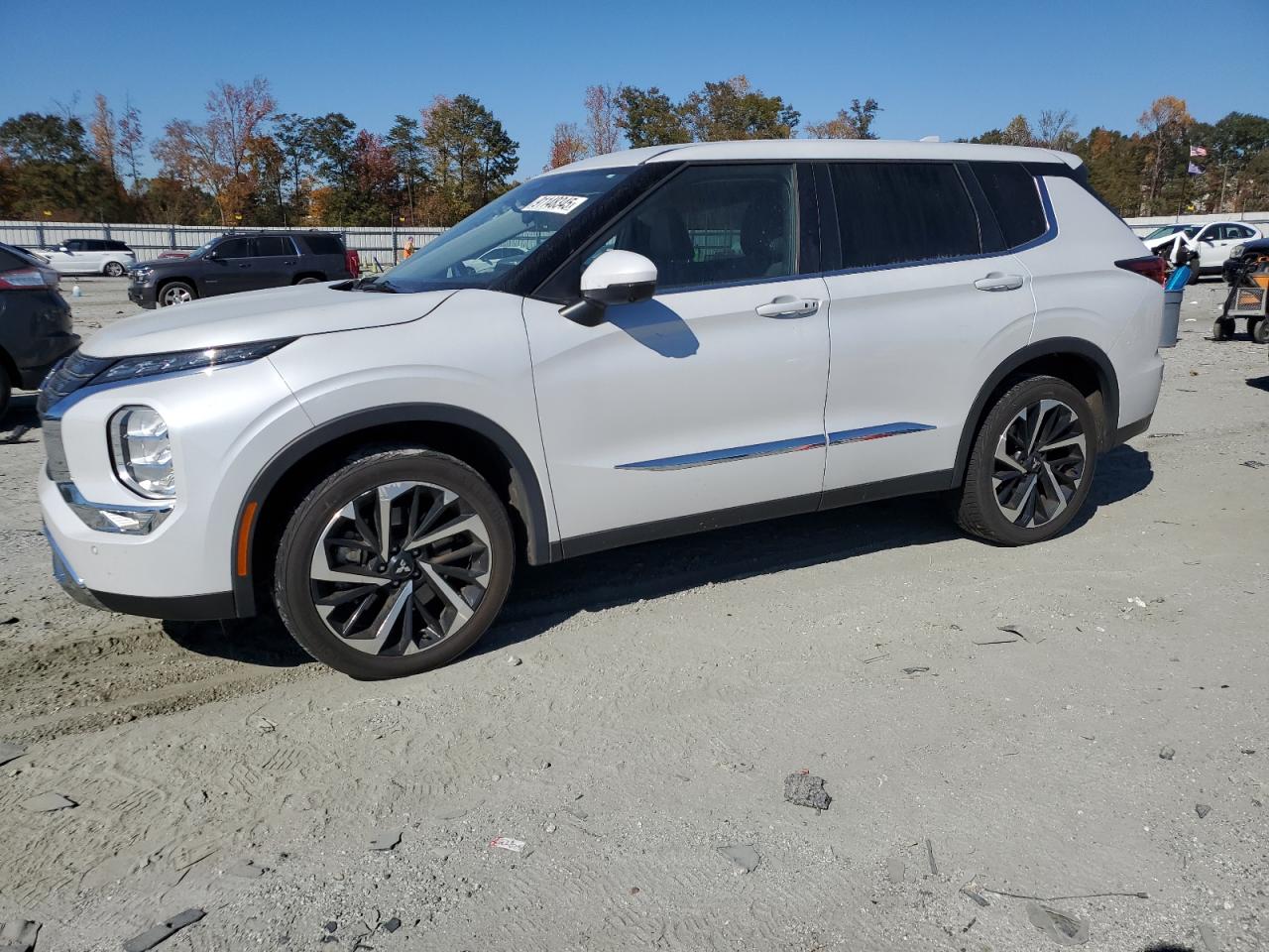 MITSUBISHI OUTLANDER SE