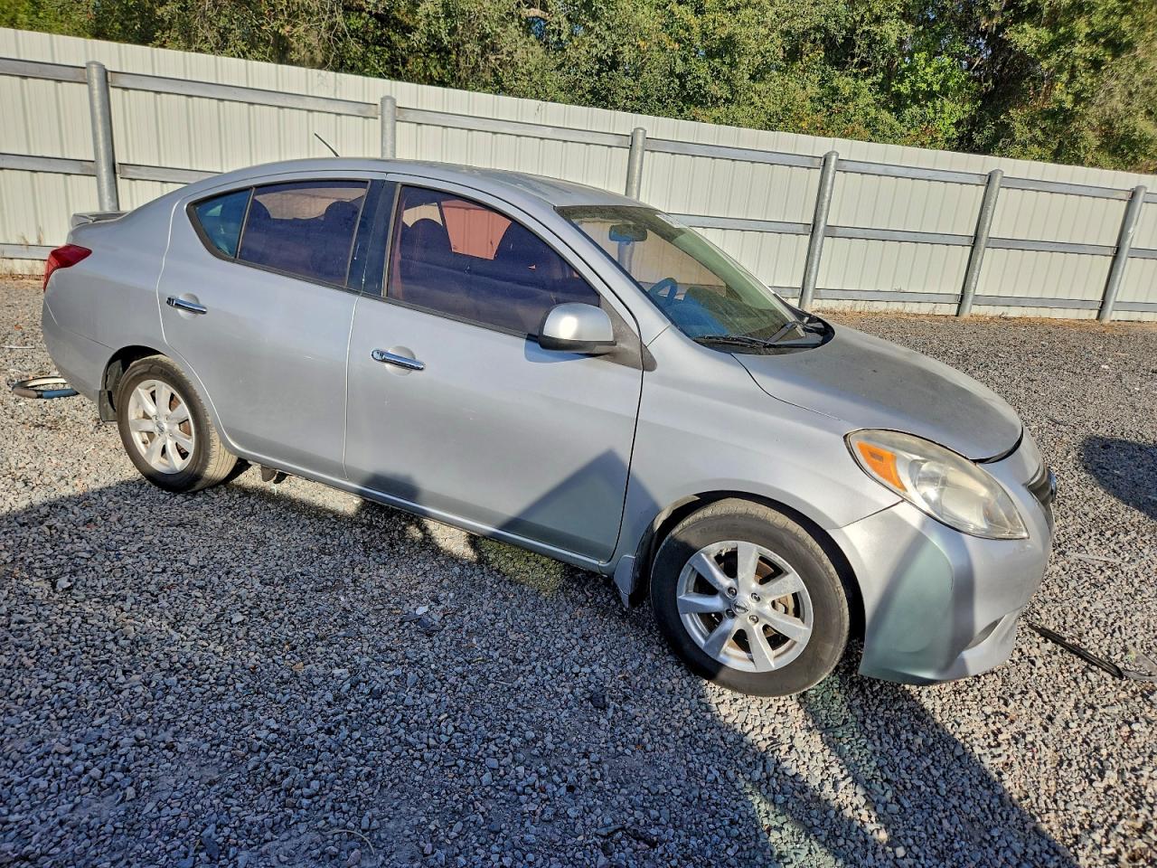 NISSAN VERSA S