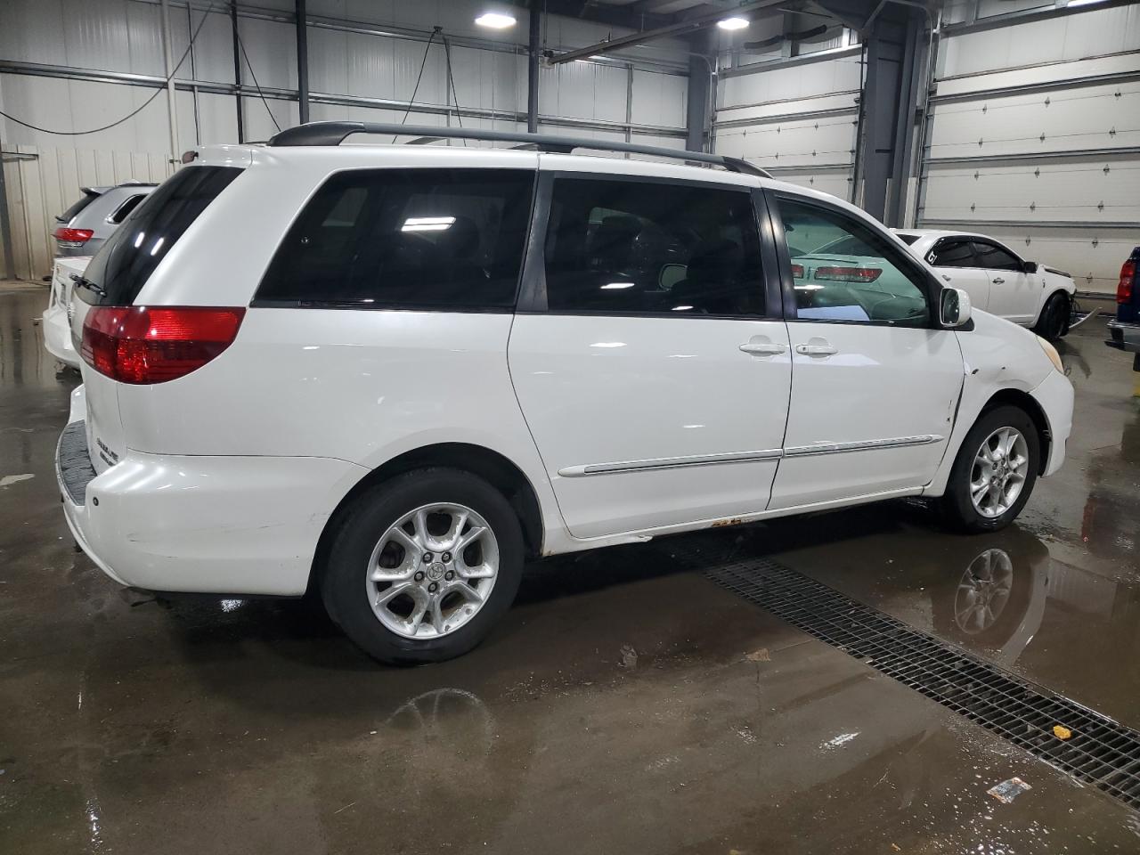 Lot #3286391731 2005 TOYOTA SIENNA XLE