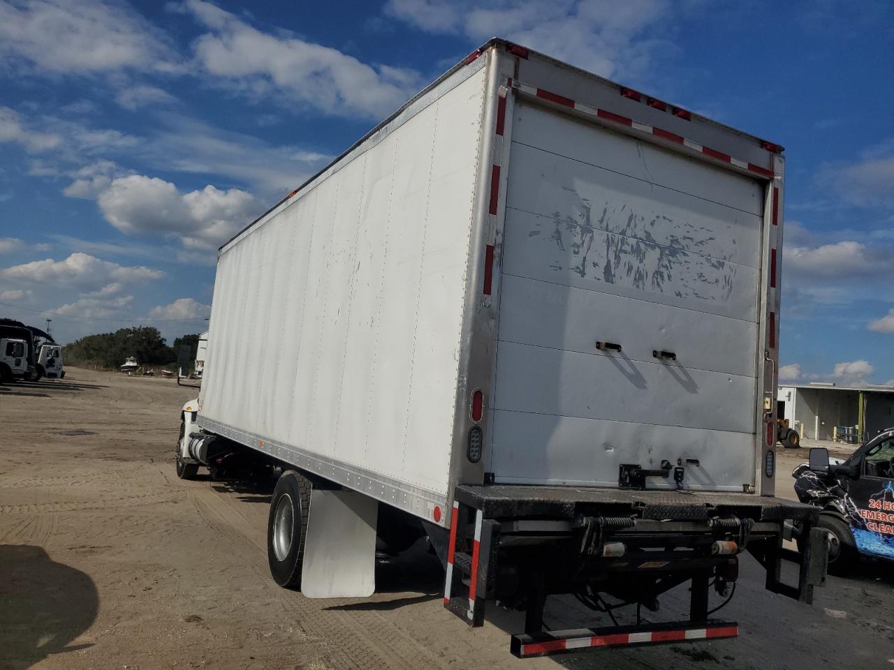 Lot #3284595328 2017 INTERNATIONAL 4000 4300