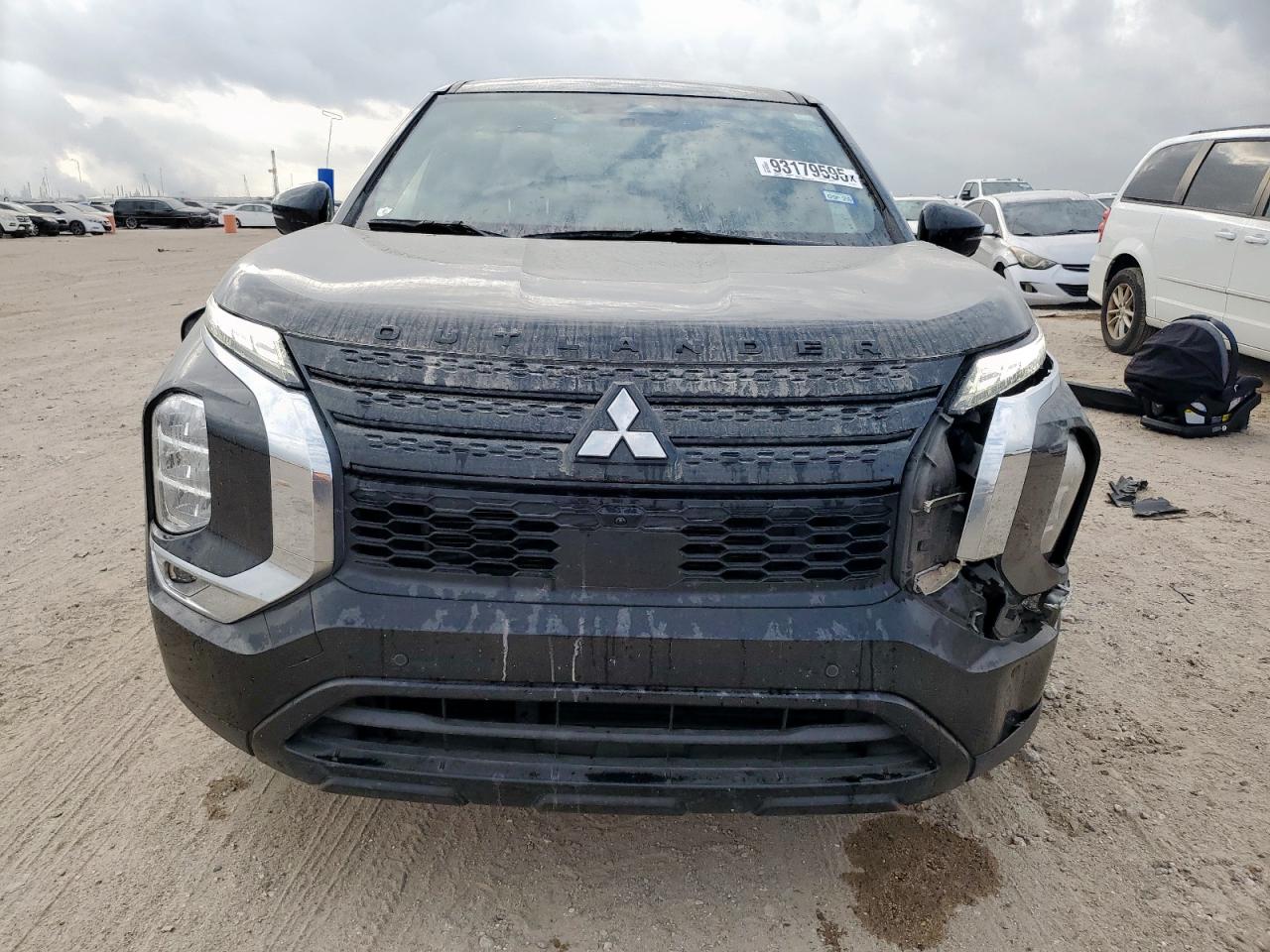 MITSUBISHI OUTLANDER SE