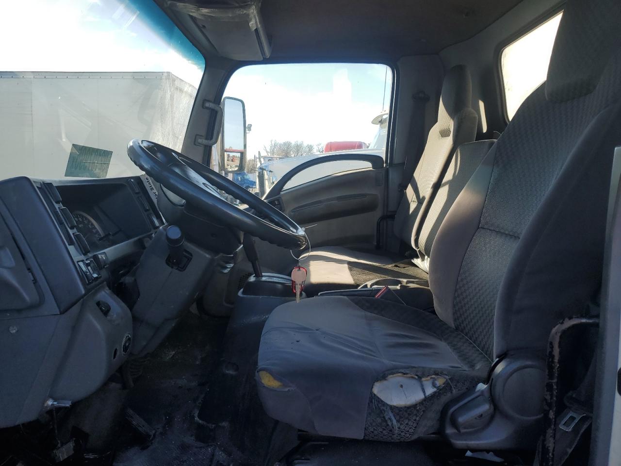 Lot #3287735164 2011 ISUZU NPR