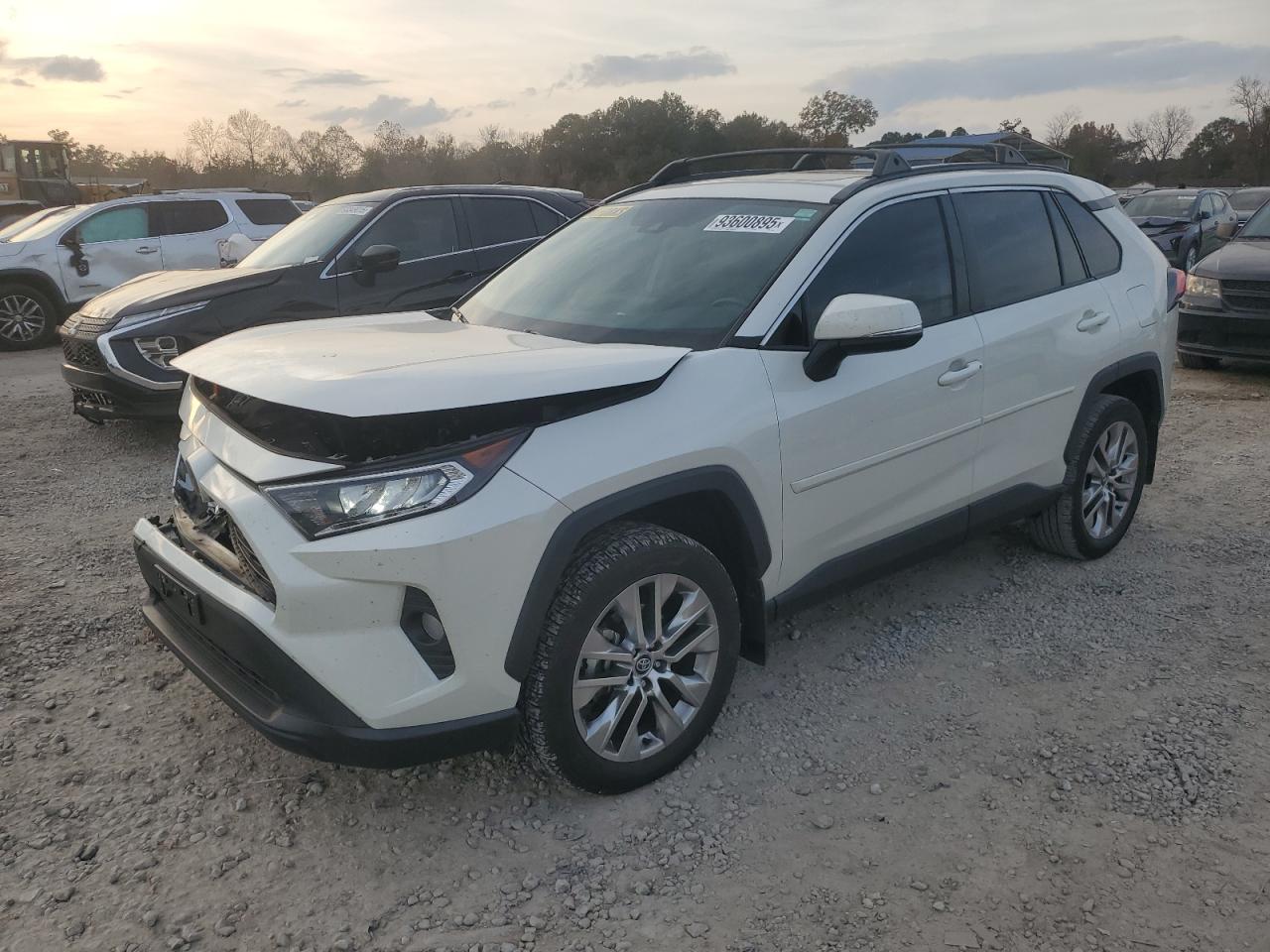 TOYOTA RAV4 XLE PREMIUM