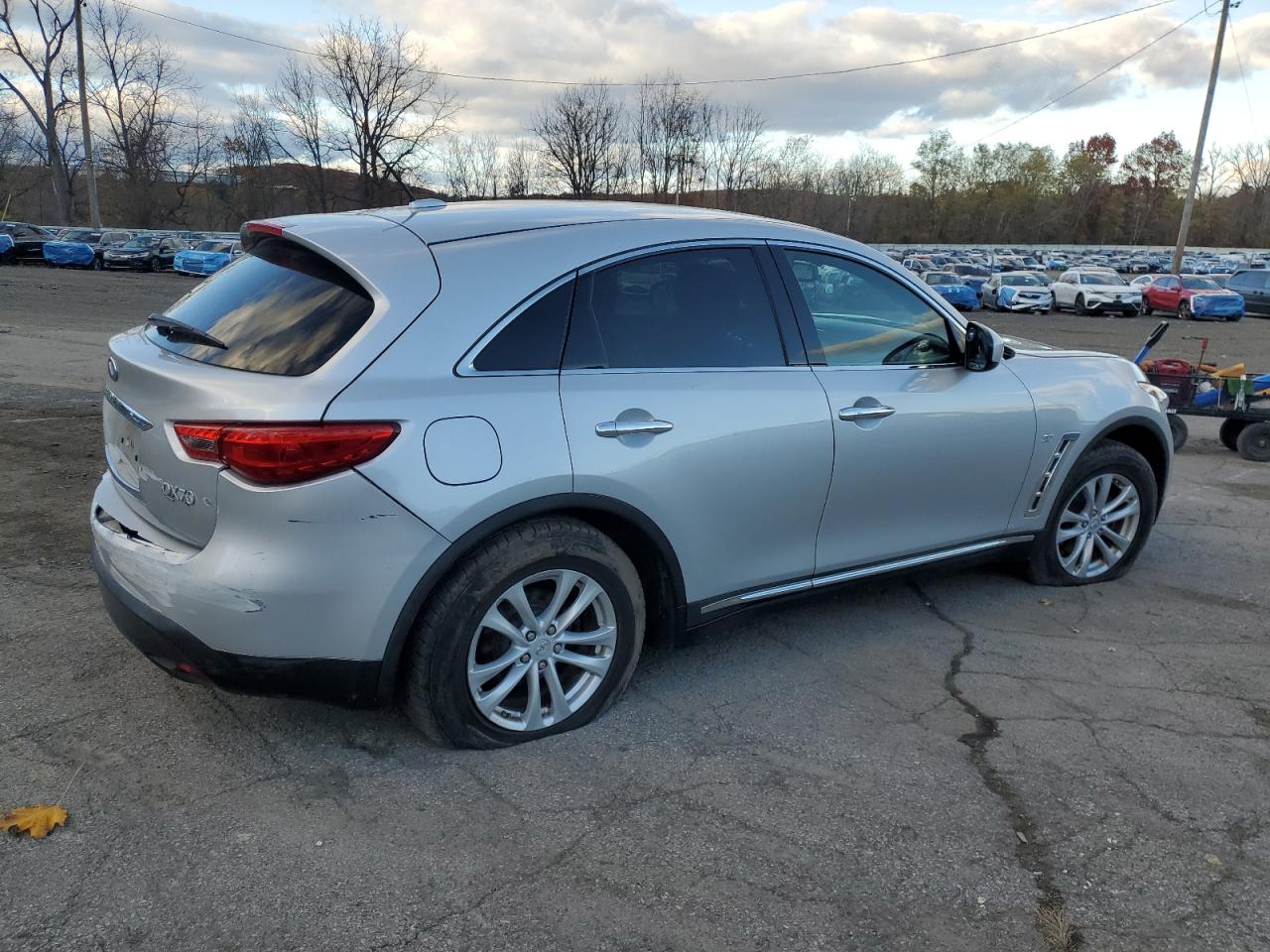 INFINITI QX70