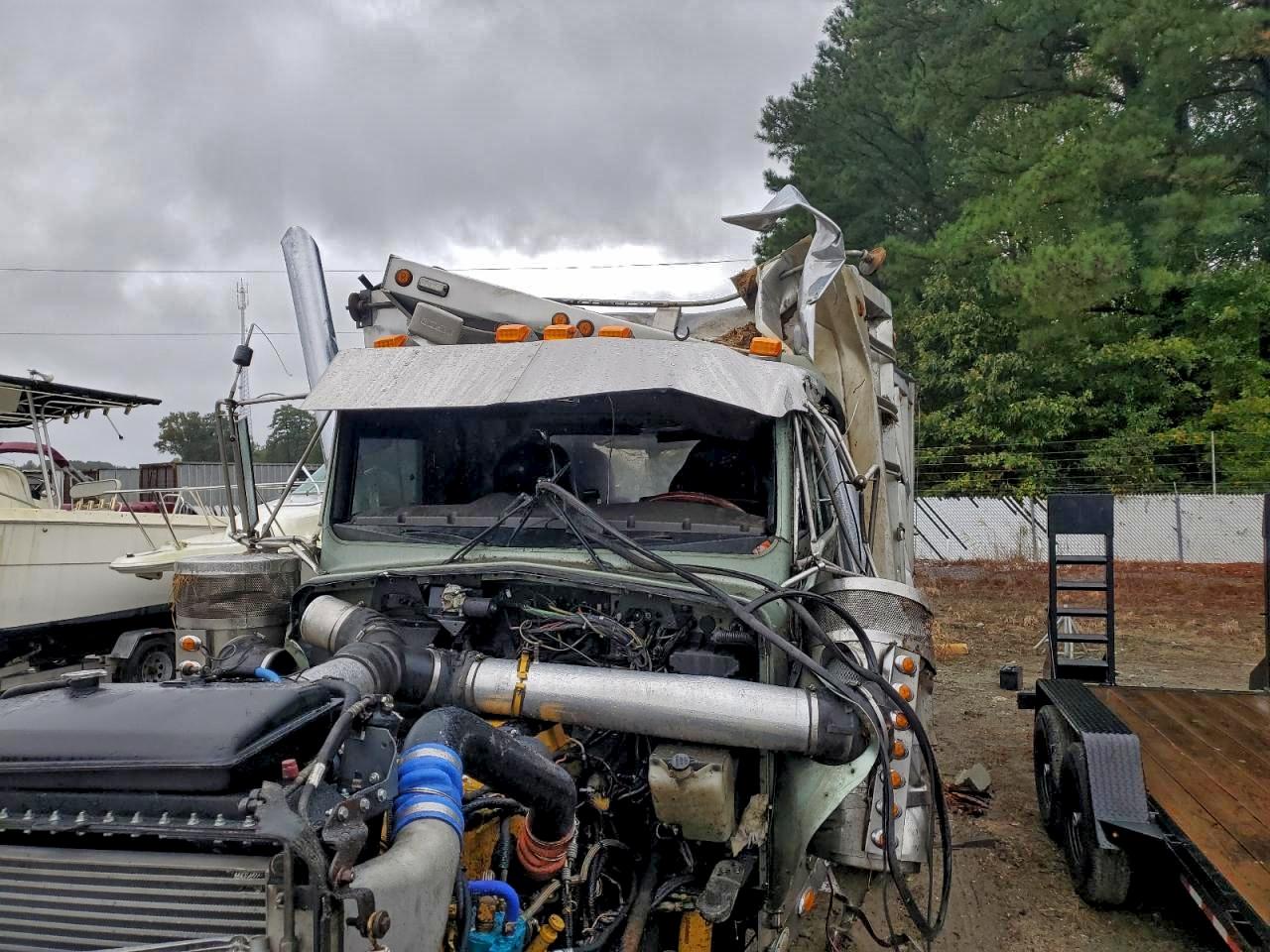 Lot #3302716008 2005 KENWORTH W900