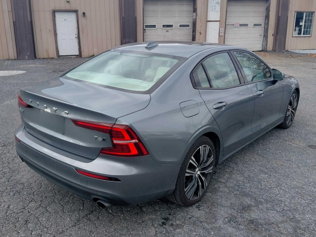 VOLVO S60 T6 MOMENTUM