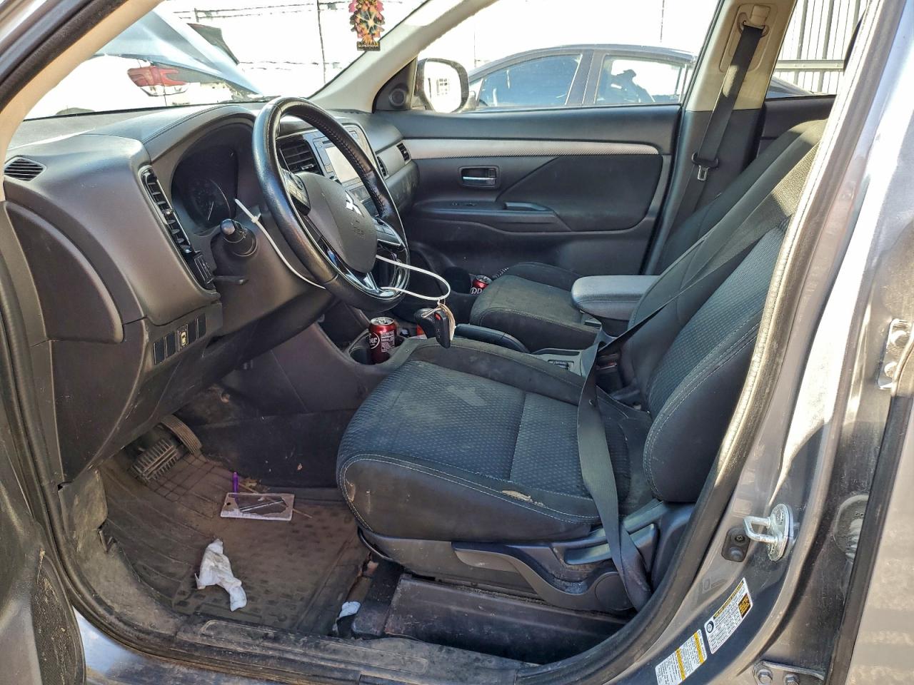 MITSUBISHI OUTLANDER SE