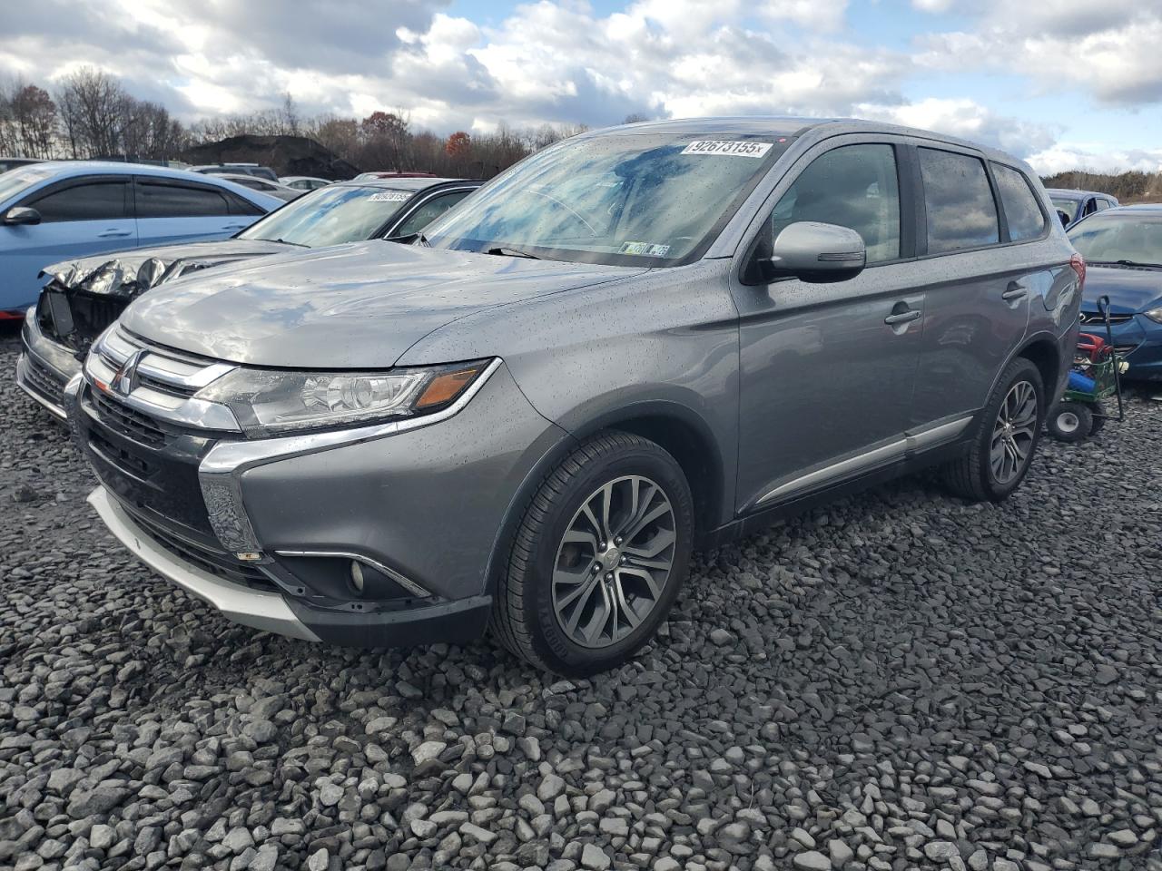 MITSUBISHI OUTLANDER SE