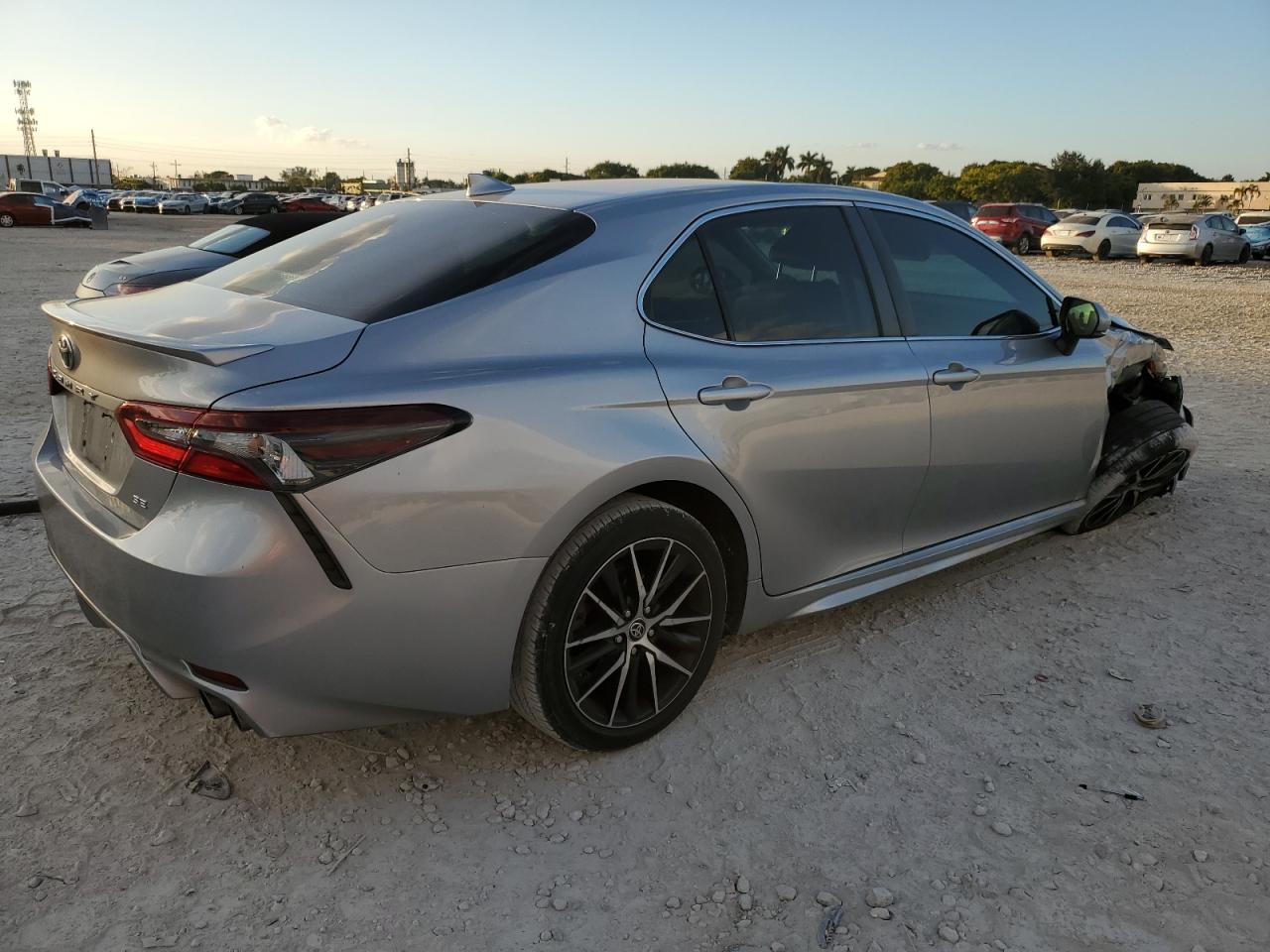 TOYOTA CAMRY SE