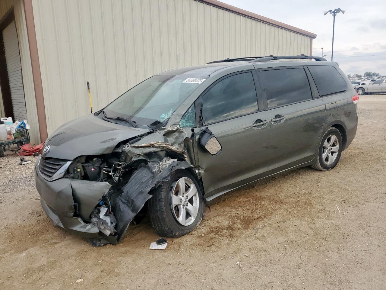 Lot #3302892892 2012 TOYOTA SIENNA LE