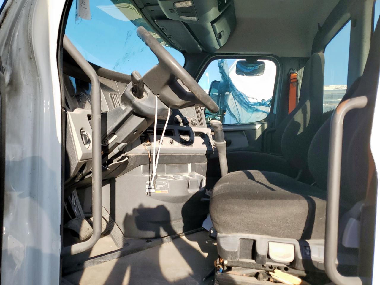 Lot #3291319132 2021 FREIGHTLINER CASCADIA 1