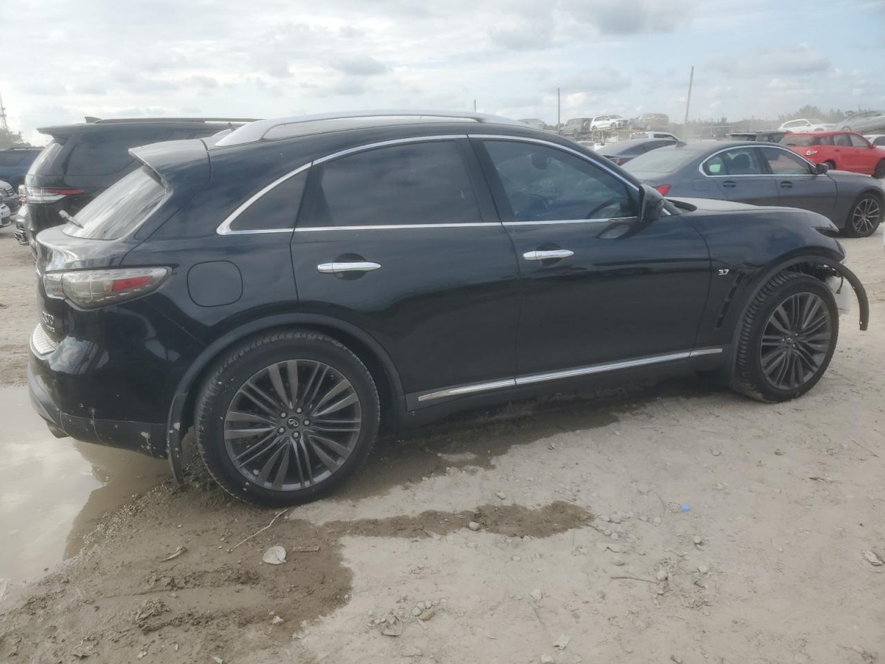 INFINITI QX70