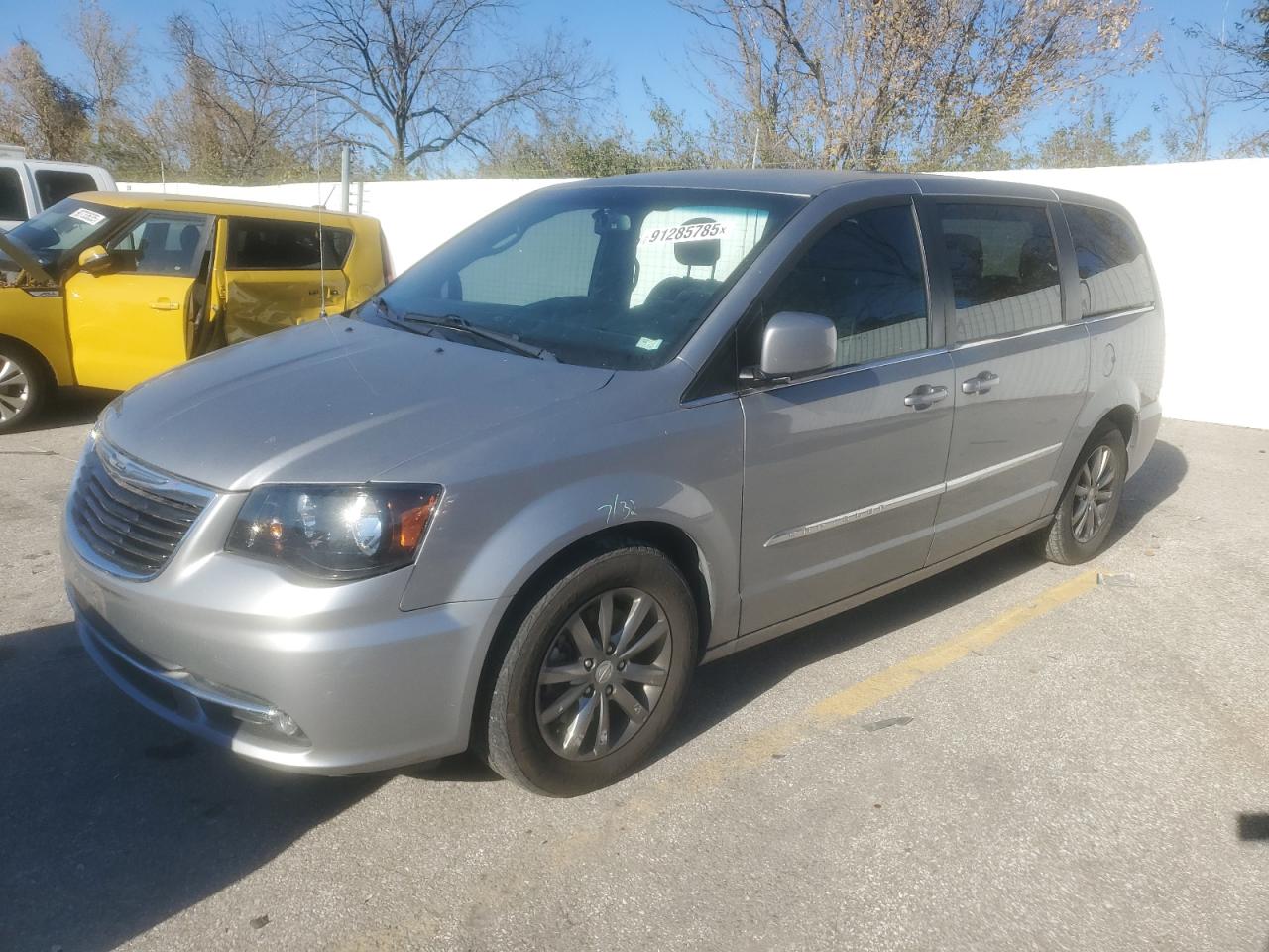CHRYSLER TOWN & COUNTRY S