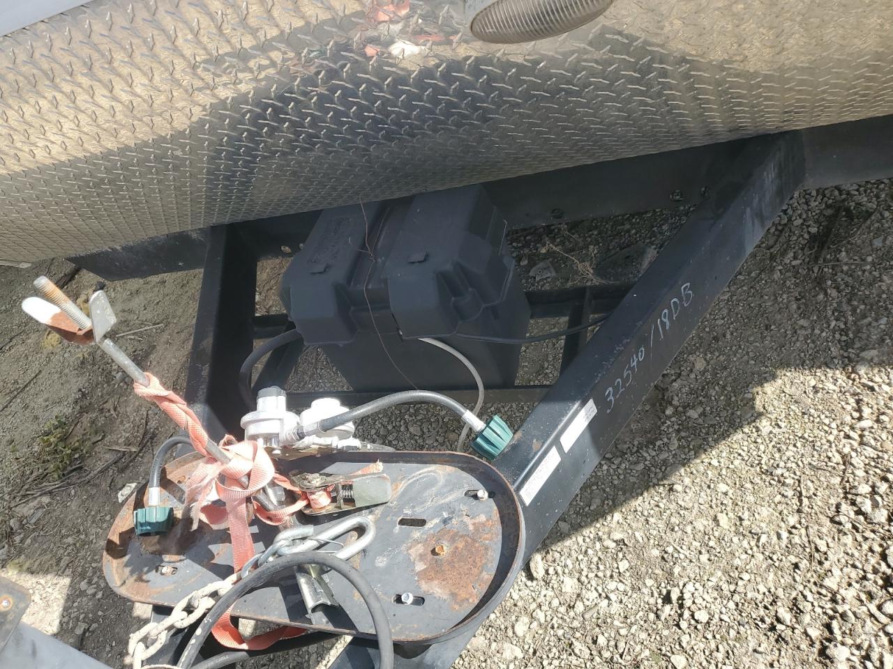 Lot #3285102401 2011 PUMA 5TH WHEEL