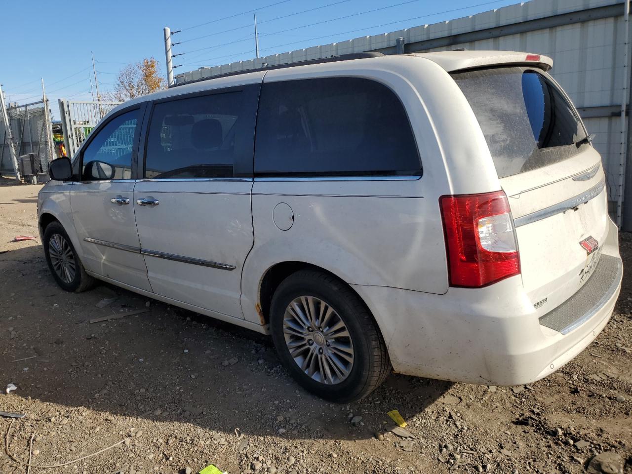 CHRYSLER TOWN & COUNTRY TOURING L
