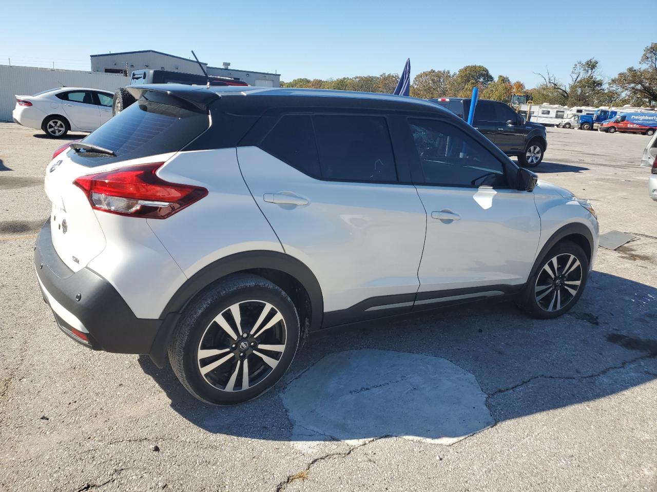 NISSAN KICKS SR