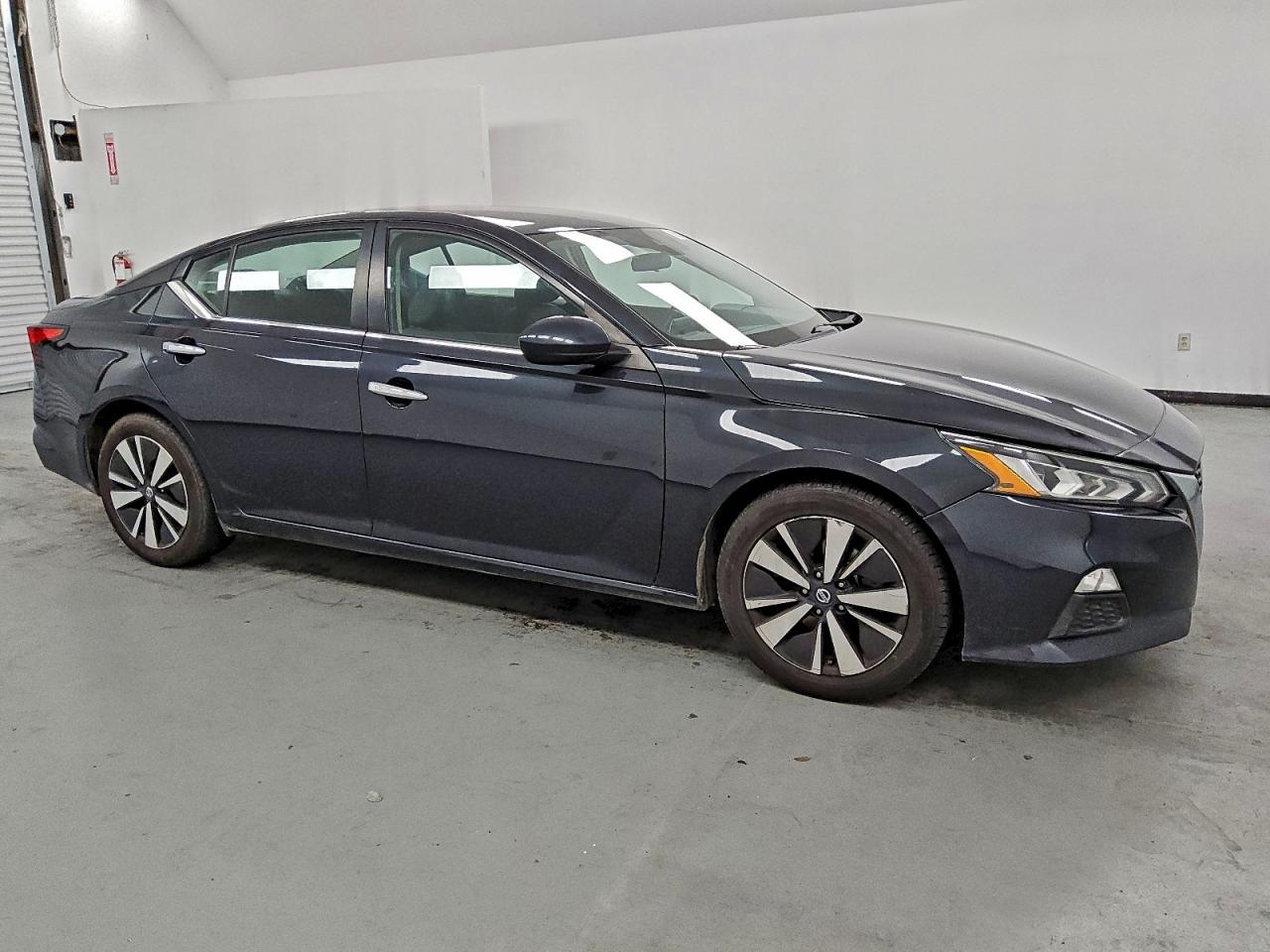 Lot #3303046653 2021 NISSAN ALTIMA SV