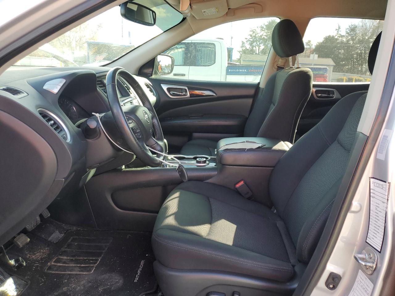 NISSAN PATHFINDER SV