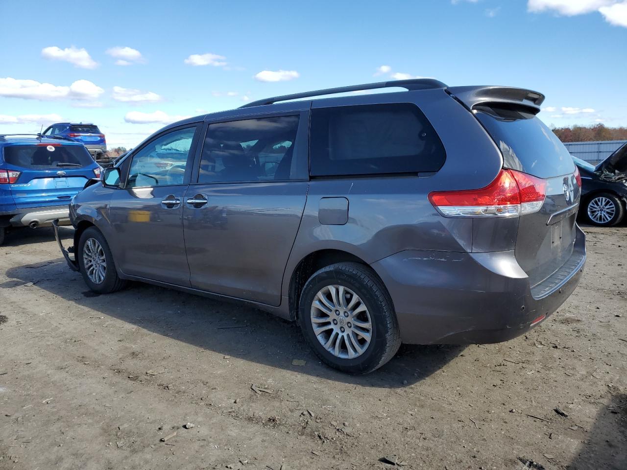 TOYOTA SIENNA XLE