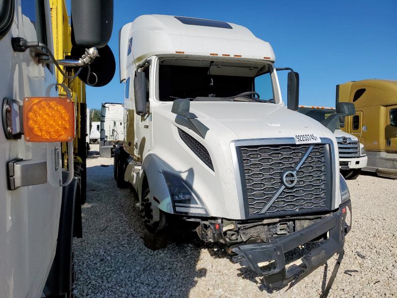 2023 VOLVO VN VNL #3308417273