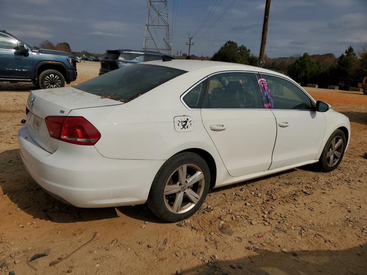 Lot #3308229163 2013 VOLKSWAGEN PASSAT SE